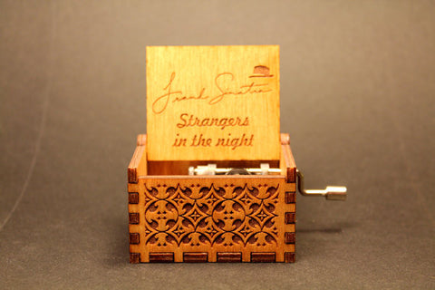 Frank Sinatra - Strangers In The Night Music Box